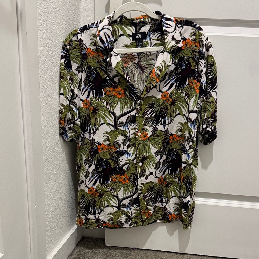 H&M Men's Leaf Print Shirt - Green, Black, and Orange